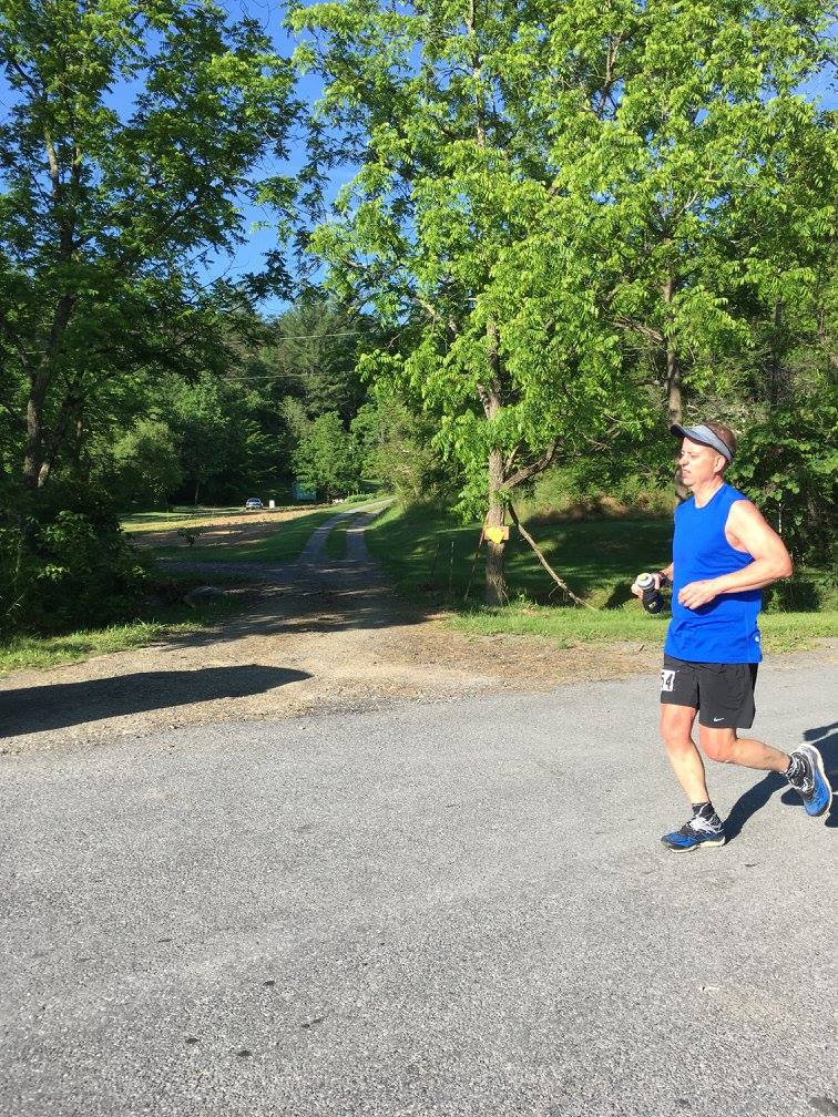 Bib 154 approaching Aid Station 803