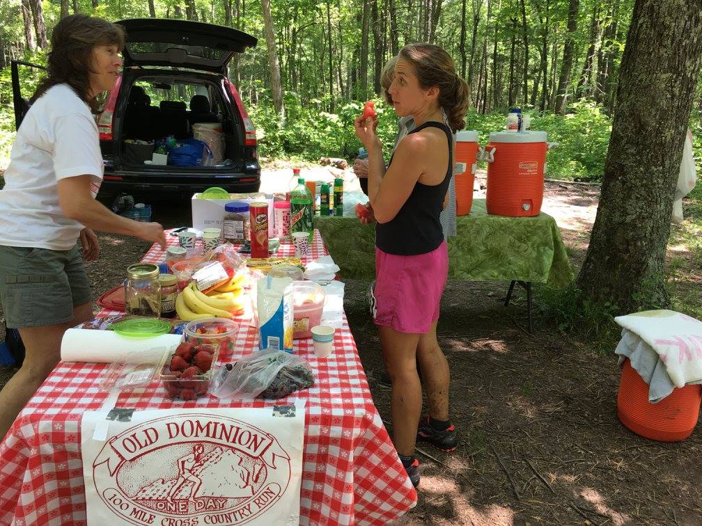 Stephanie Dempsey talks with Kelly C at Crisman Hollow