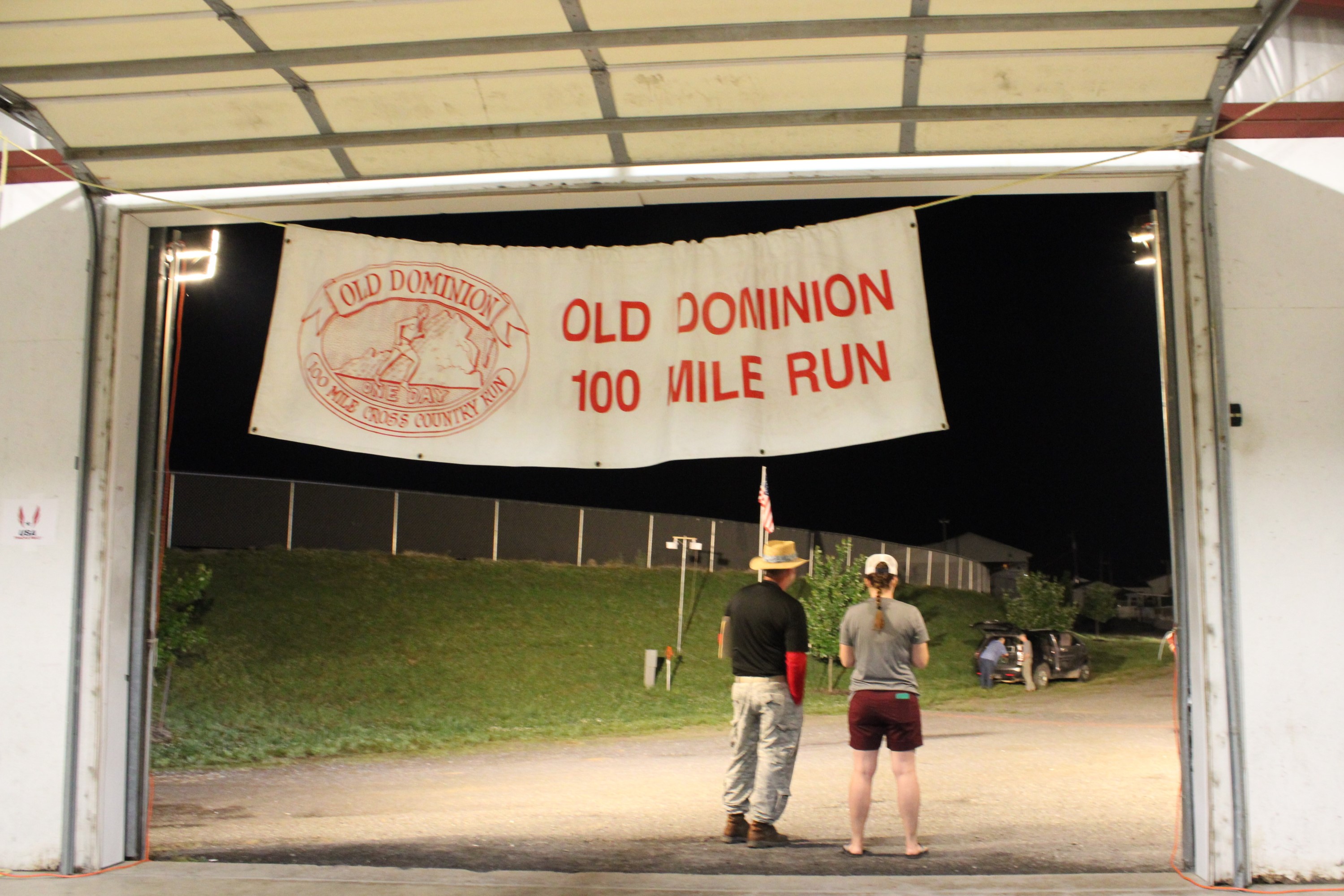 Early morning photo just after the start of the event. Ray W and Kim Oliver touch base before 
        they leave for their respective tasks.