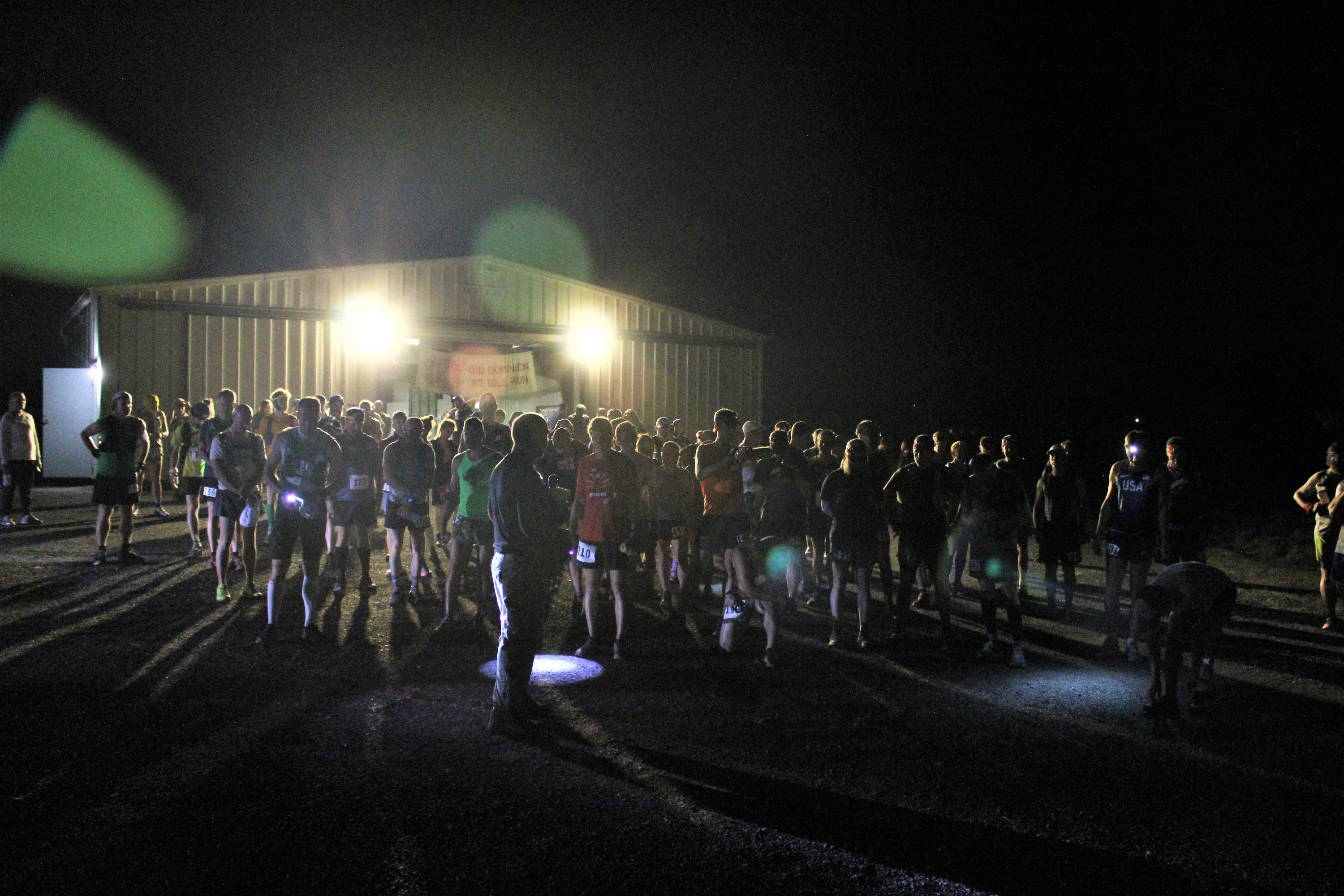Runners lined up at the start. Dave Winters, SAG head chief, stands in front of them. 