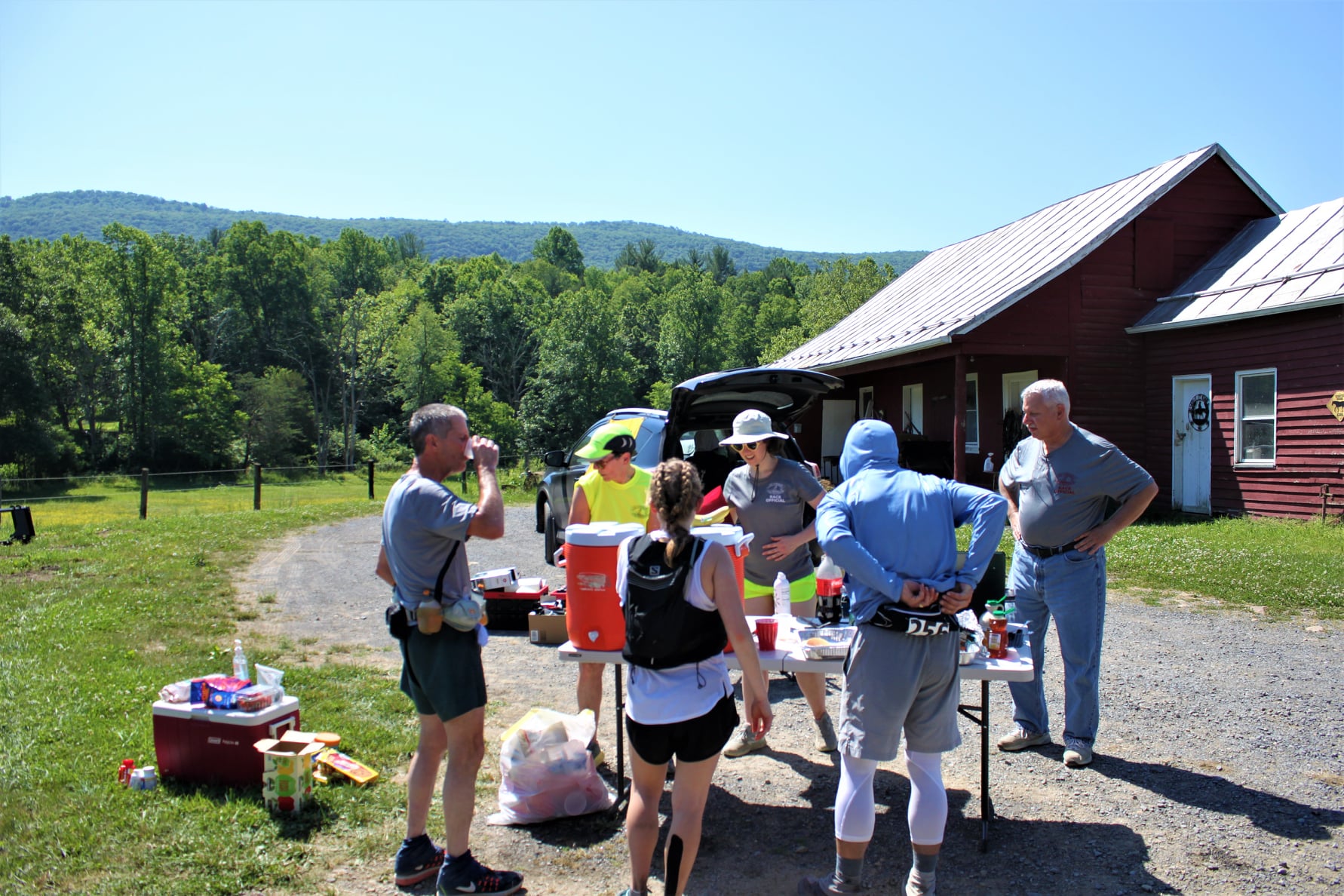 Creekside Aidstation filled with 3 runners