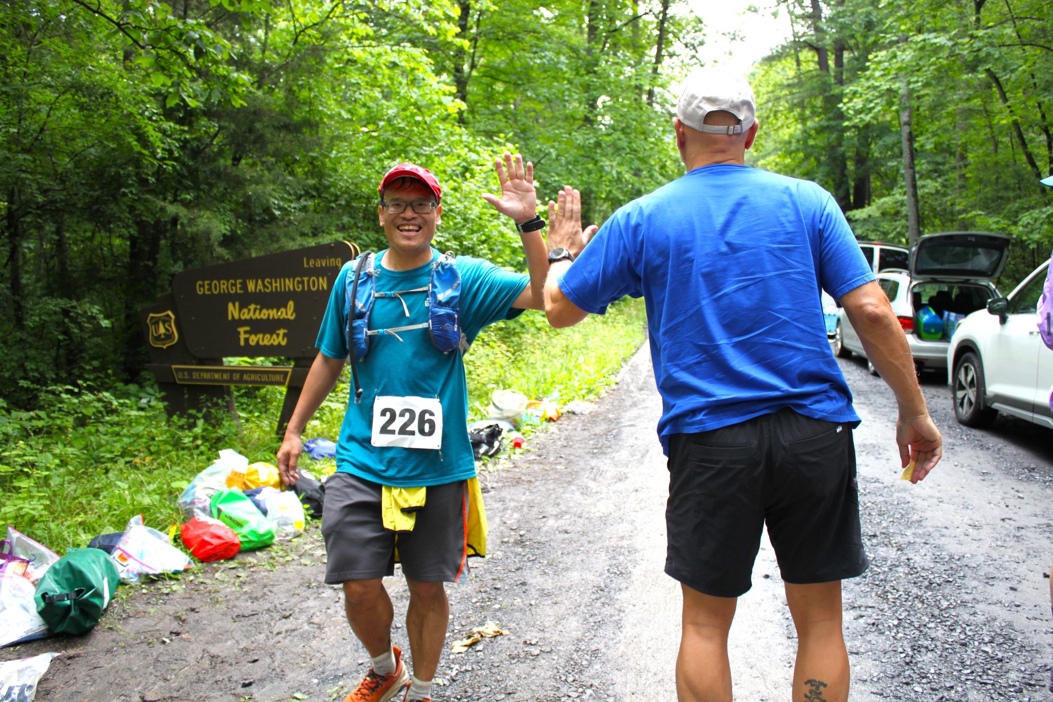 Male runner 226
            walks into aid station, and gives crew a high five.